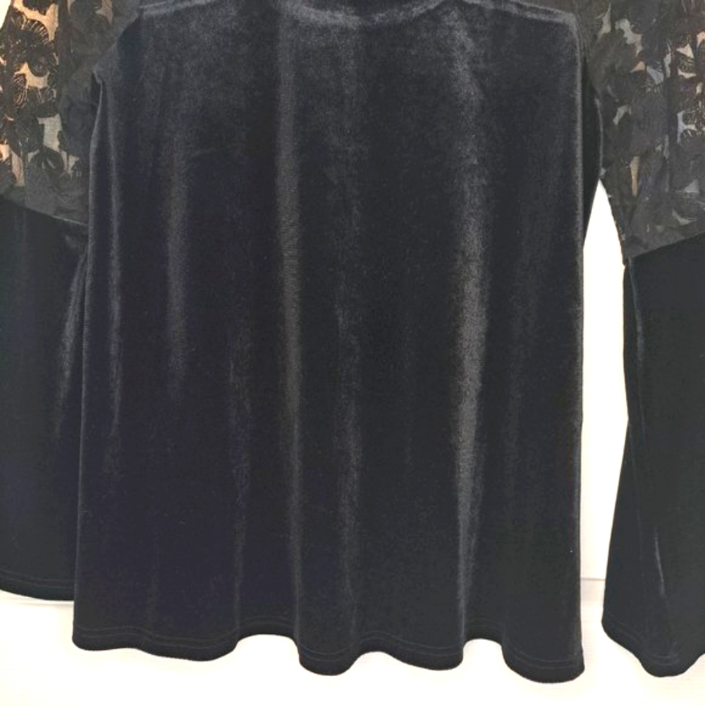 Doe & Rae Long Bell Sleeved Black Lace Keyhole Velvet Blouse Size Large - Picture 5 of 7